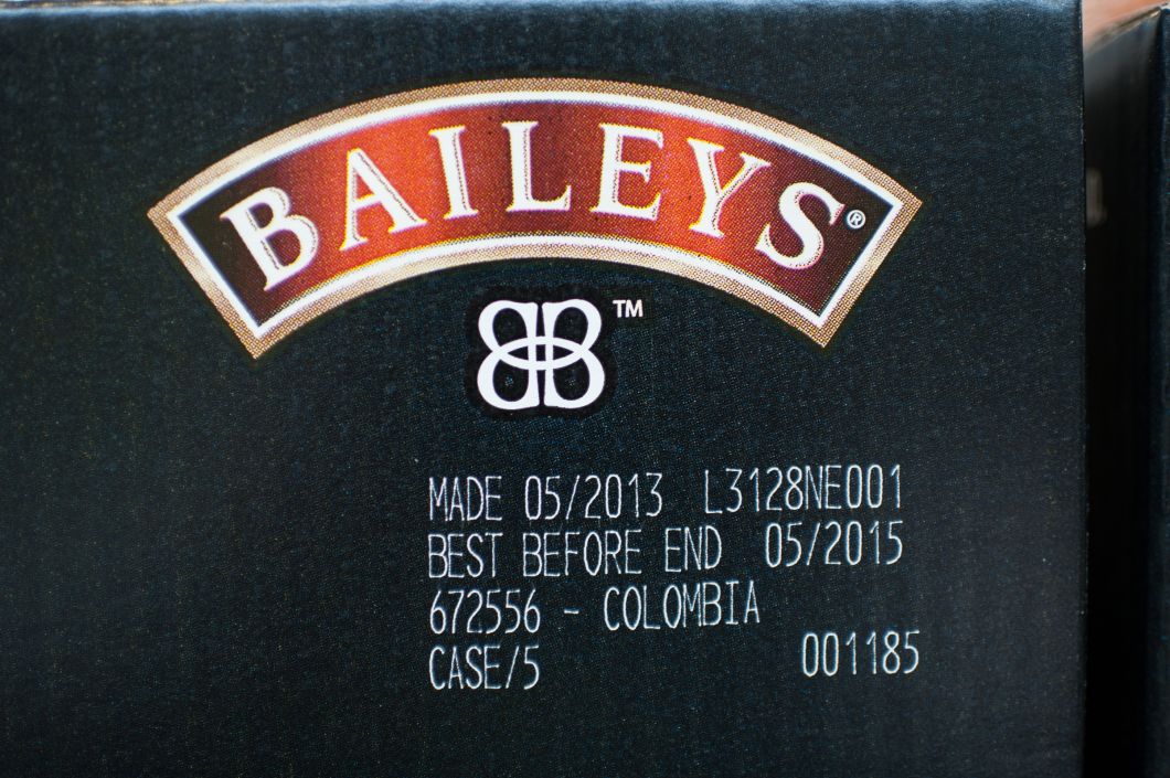 Dozen coderen met een laser bij Baileys.