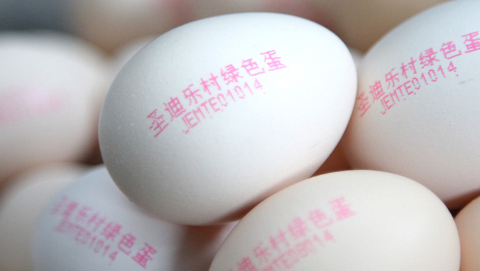 Маркировка по яйцам возможна на разных языках и разными шрифтами