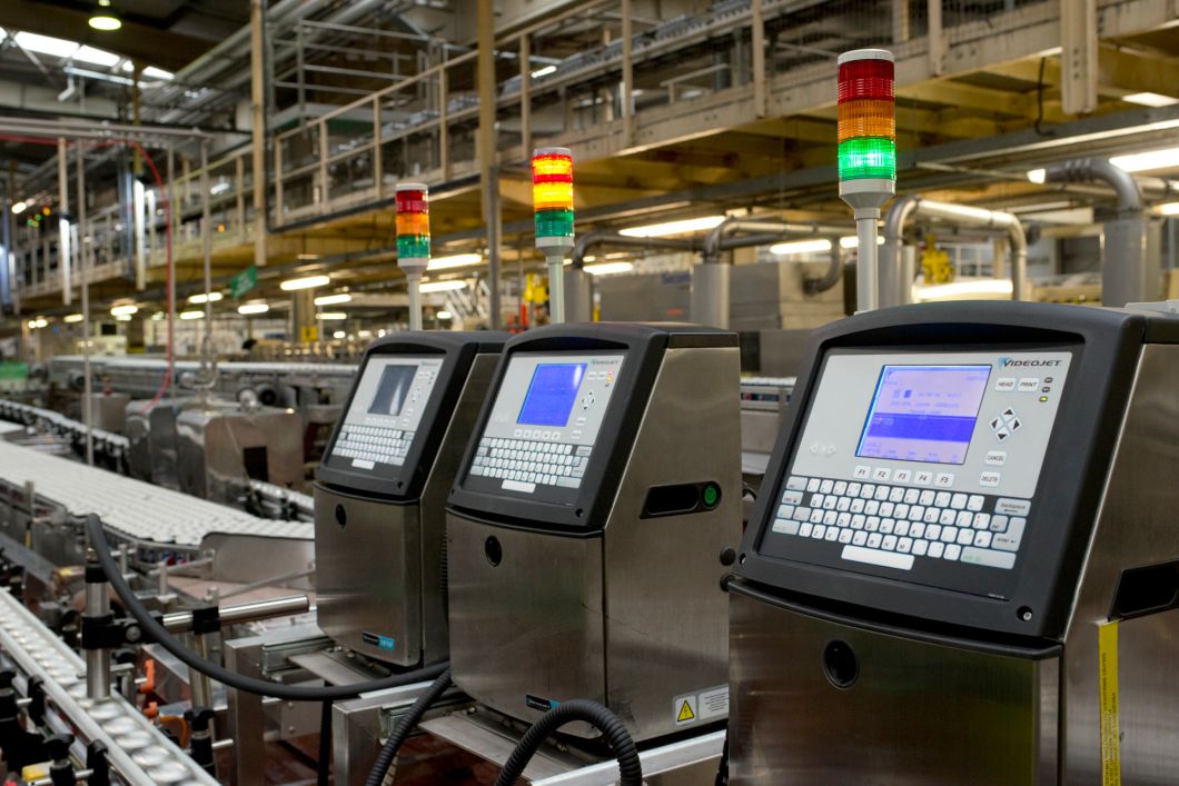 Productieomgeving waar continuous inkjetprinters staan