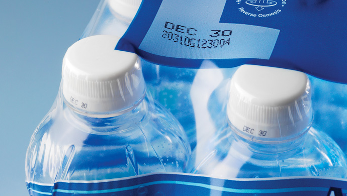 Utskrift på krympfilmer för plastflaskor med Videojet-markeringslösningar