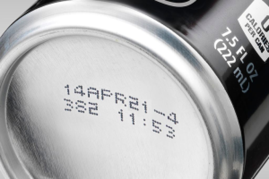 産業用インクジェットプリンタによるアルミ缶への賞味期限の印字