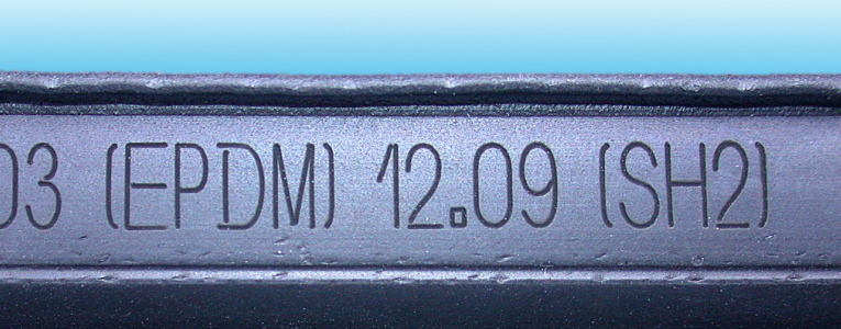 レーザーマーカーによるペットボトルへの印字