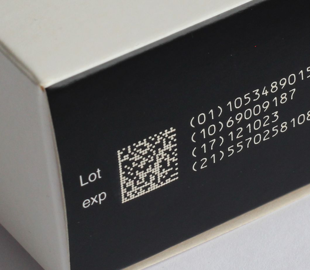 CO2-laser printer voor het coderen karton.