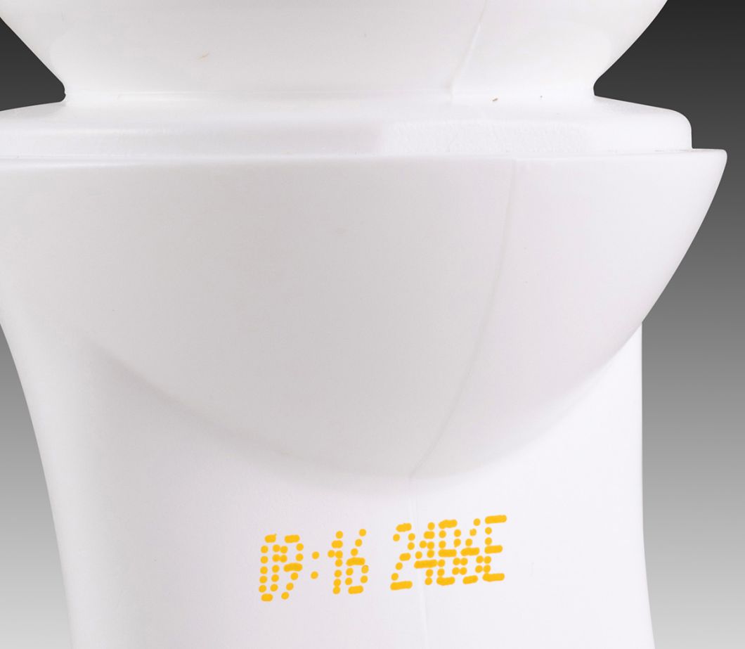 CIJ-produktmerking: én linje alfanumerisk kode i gult blekk på en hvit HDPE-plastflaske
