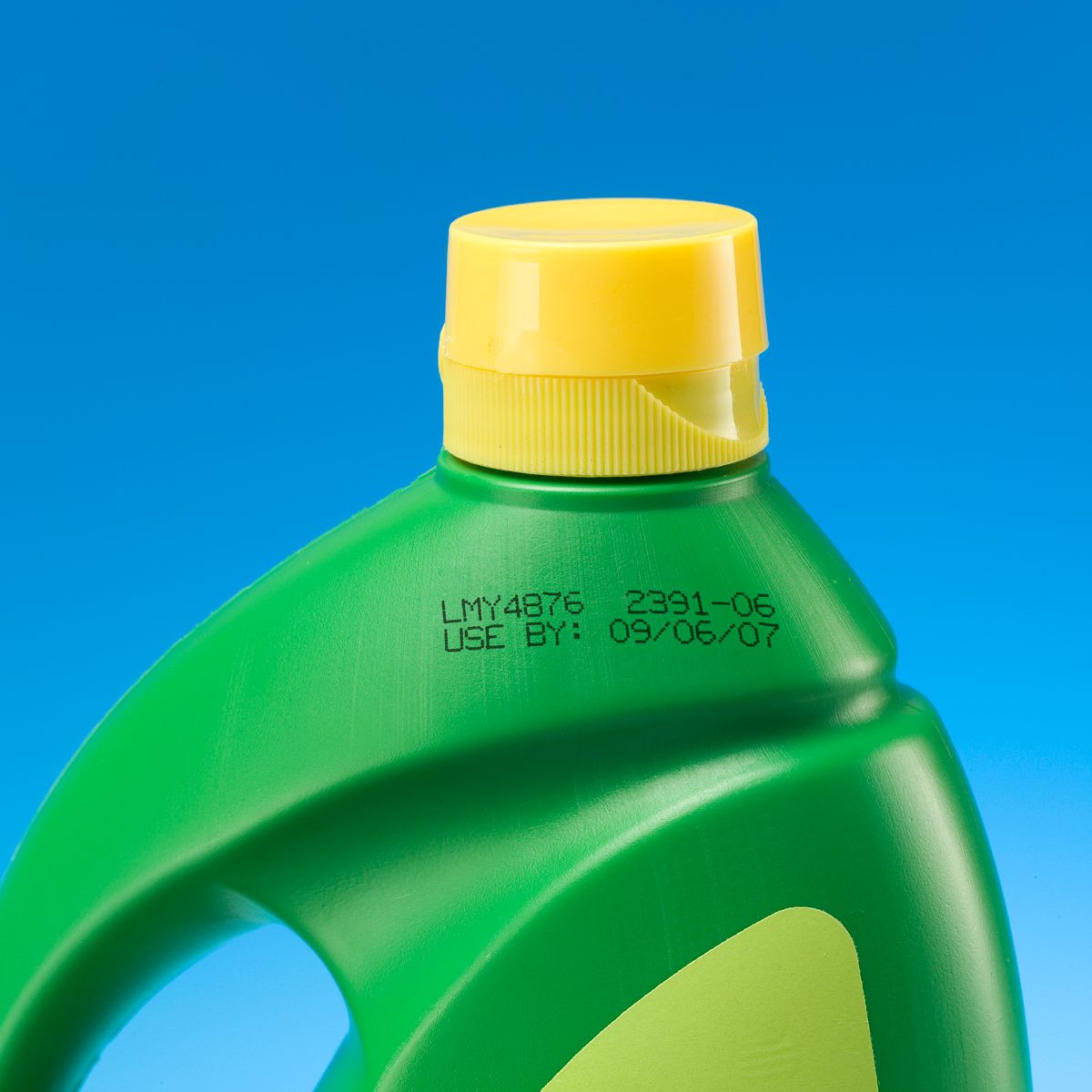 産業用インクジェットプリンタによる樹脂への消費期限と使用期限の印字