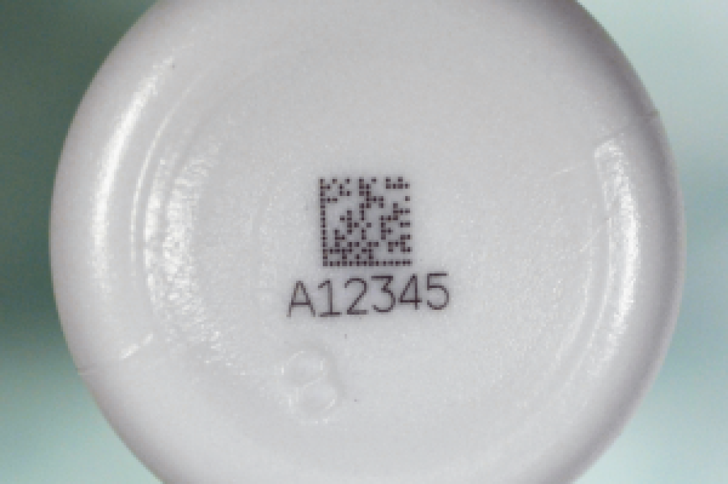 レーザーマーカーによるプラスチックへのロット番号の印字