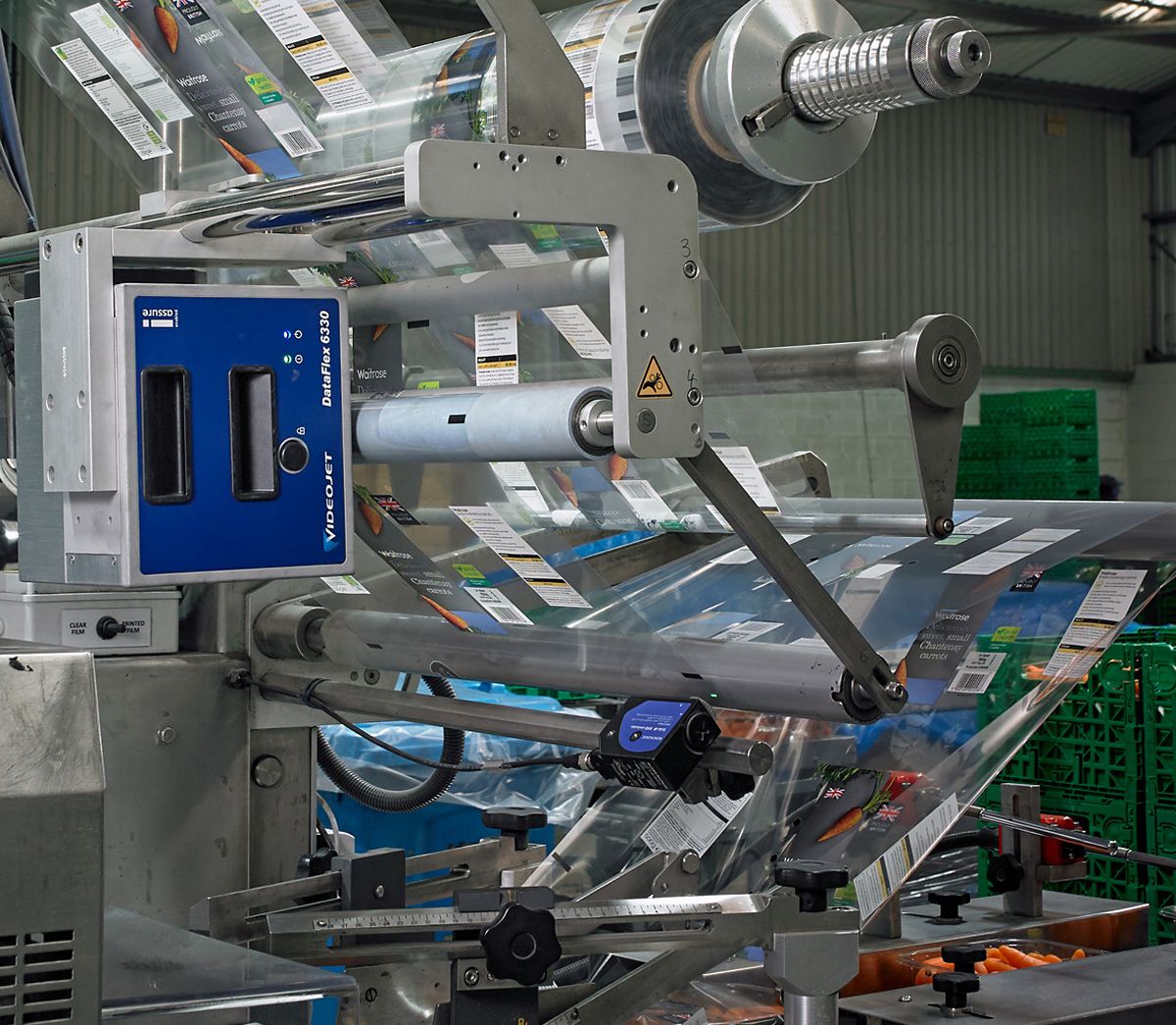 Videojet Thermotransfer-Überdrucker codiert flexible Folien auf einer Ultra-High-Speed-Bahn